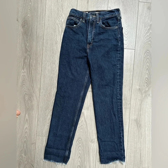 LEVI’S 70’ high waisted slim straight leg jeans!  BRAND NEW without tags - Picture 1 of 4